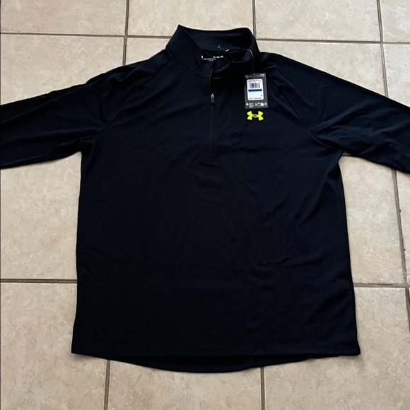 Under Armour Men's Black pullover with Neon Yellow Logo - Picture 5 of 5